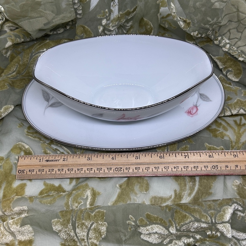 Noritake Rosemarie Oval Gravy Boat White w/ Pink Roses Platinum Trim Japan 6044 - Picture 9 of 11
